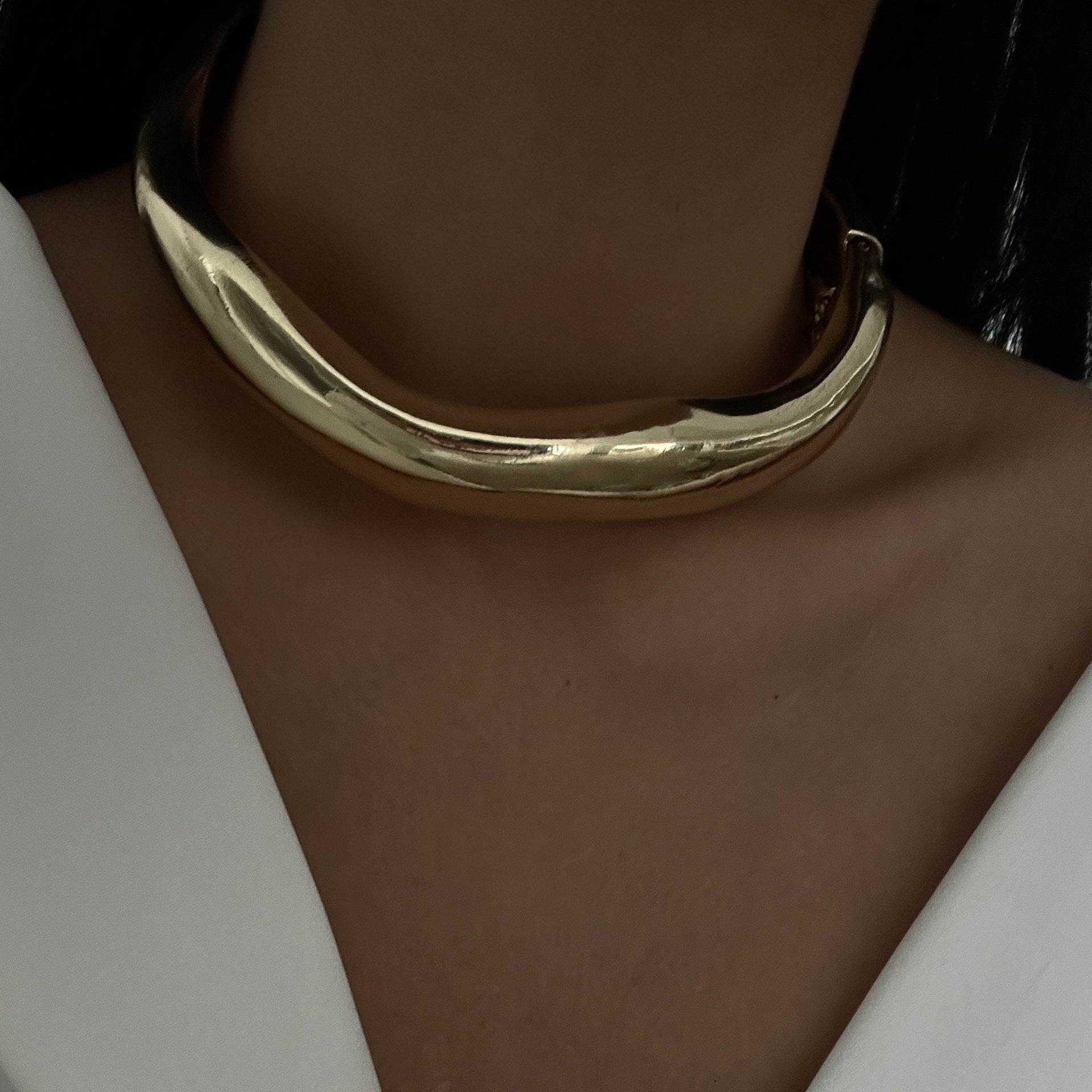 European And American Design Liquid Irregular Lava Collar Fashion Special-interest Texture Pleated Open Collar For Women